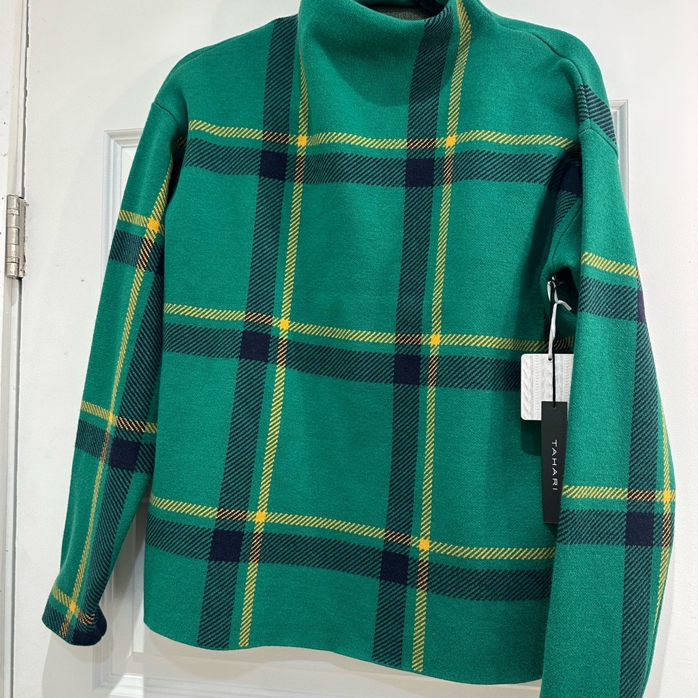 Tahari Green mock neck sweater